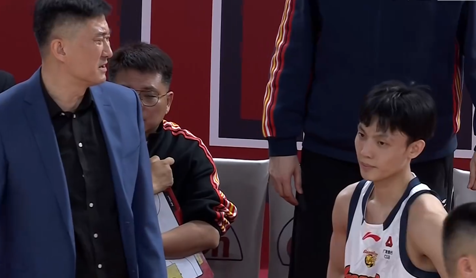 8868在线官网登录入口-8投2中，4失误！徐杰究竟怎么了？杜锋一语道破天机，真不怪他